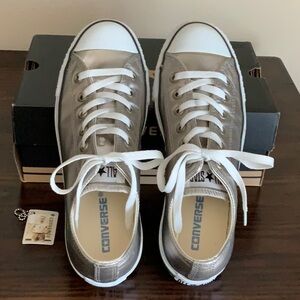 Converse Chuck Taylor All Star Low Top in Gold Metallic Women’s 8.5 Men’s 6.5